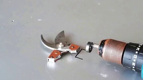 自制电动铁皮切割机,用手电钻和剪刀就能做成,剪铁皮既快又安全